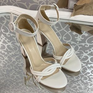 Women’s Ankle Strap Block Heeled Open Toe Sandals in White Faux Leather